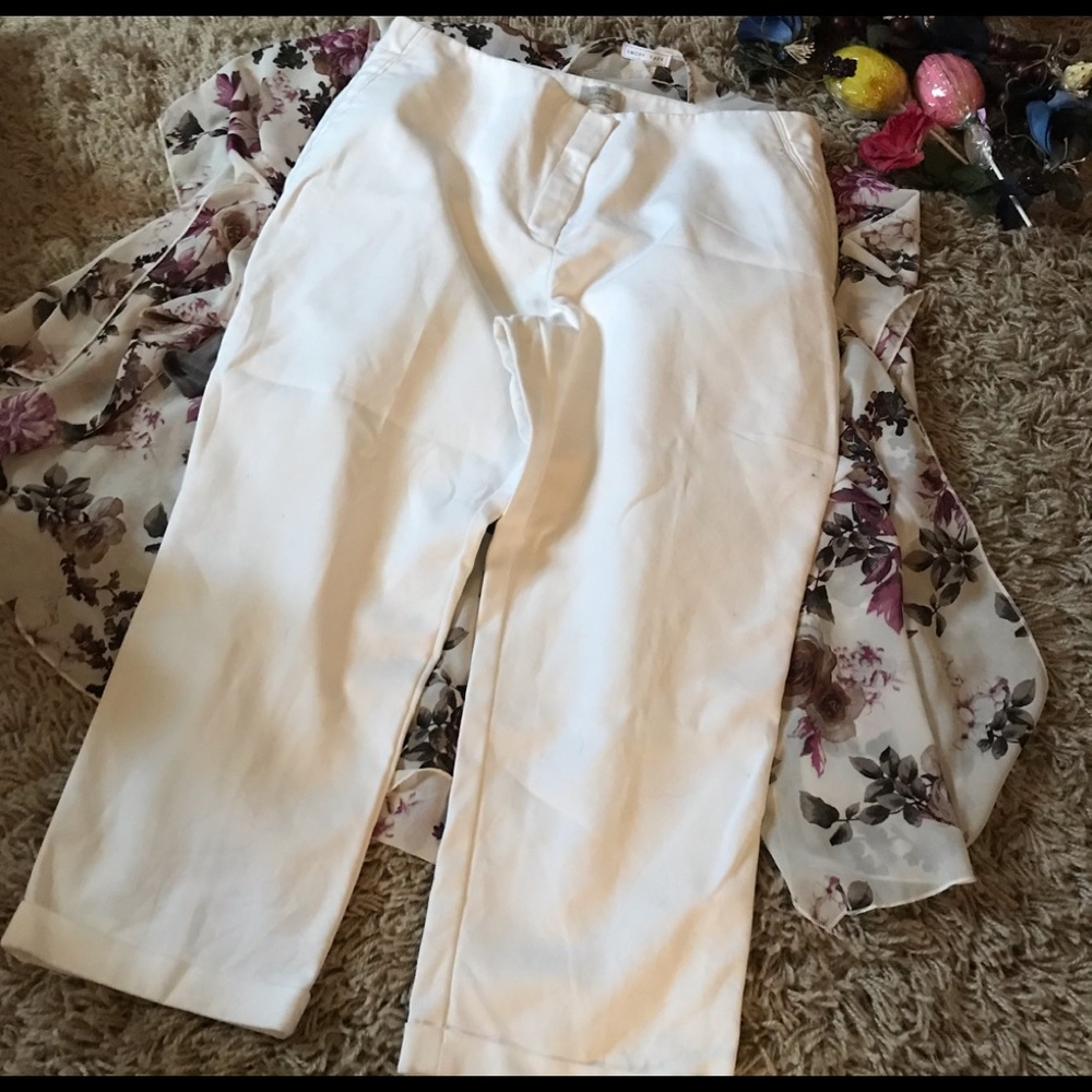 Chico Slimming Crop Hem-rolled pants